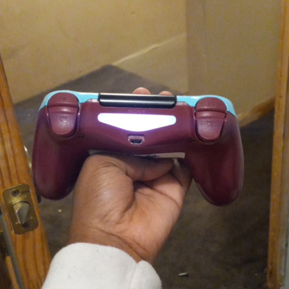 Ps4 control - Picture 3 of 3